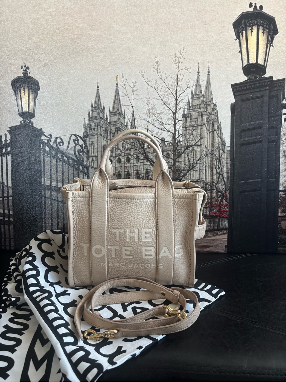 Marc Jacobs SMALL The Tote Bag in Beige Pebbled Leather